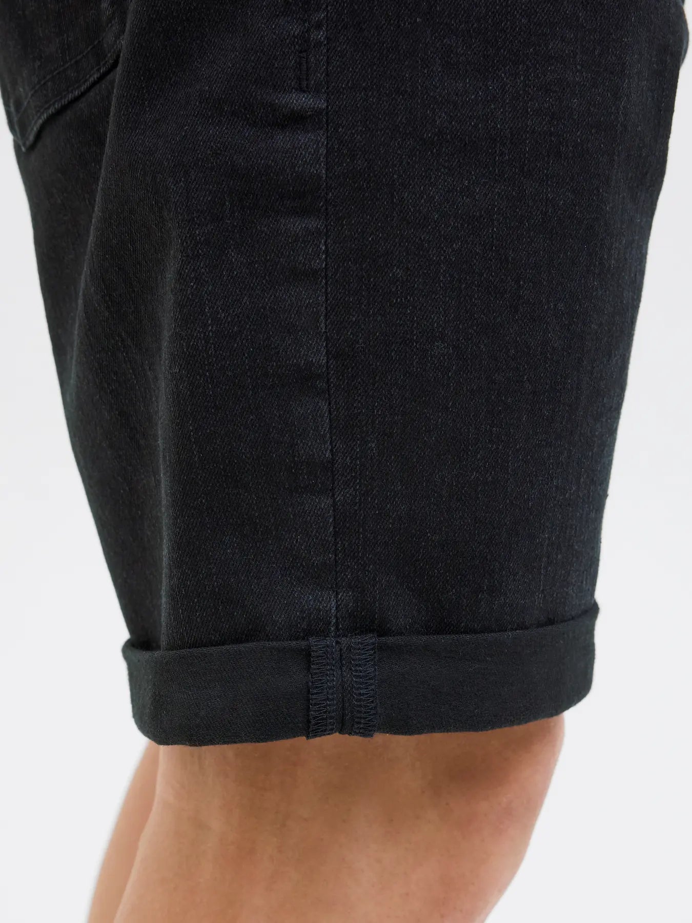 Bermuda Rich Black Denim